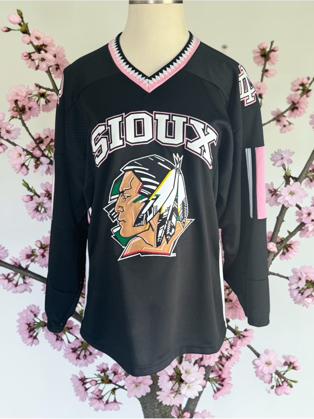Vintage Women’s University of North Dakota Fighting SIOUX Jersey
